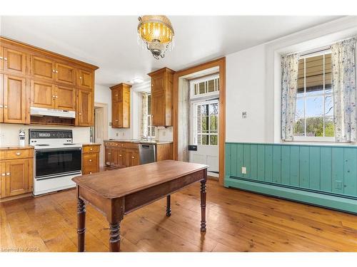 230 James Street, Kingston, ON - Indoor Photo Showing Kitchen