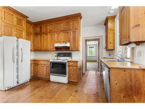 230 James Street, Kingston, ON - Indoor Photo Showing Kitchen