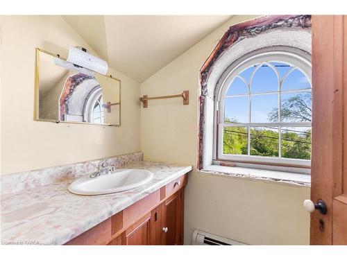 230 James Street, Kingston, ON - Indoor Photo Showing Bathroom