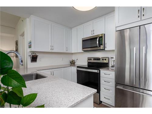 210-129A South Street, Gananoque, ON - Indoor Photo Showing Kitchen