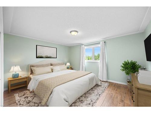 1468 Hanover Drive, Kingston, ON - Indoor Photo Showing Bedroom