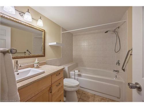1468 Hanover Drive, Kingston, ON - Indoor Photo Showing Bathroom