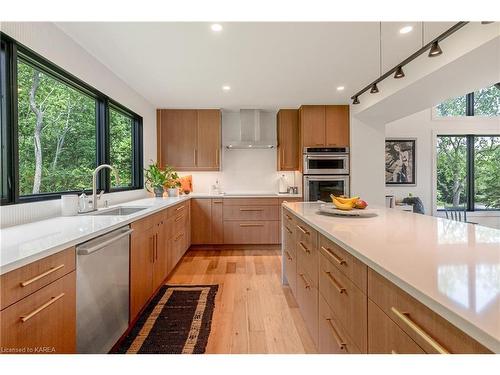 39 Faircrest Boulevard, Kingston, ON - Indoor Photo Showing Kitchen