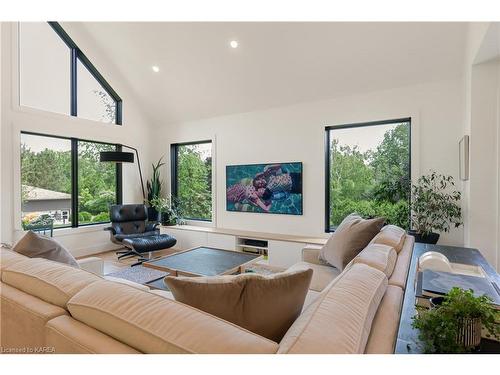 39 Faircrest Boulevard, Kingston, ON - Indoor Photo Showing Living Room