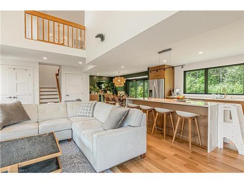 39 Faircrest Boulevard, Kingston, ON - Indoor Photo Showing Living Room