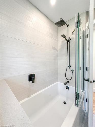 39 Faircrest Boulevard, Kingston, ON - Indoor Photo Showing Bathroom
