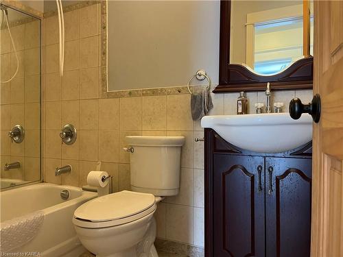 463 Elva Avenue, Kingston, ON - Indoor Photo Showing Bathroom