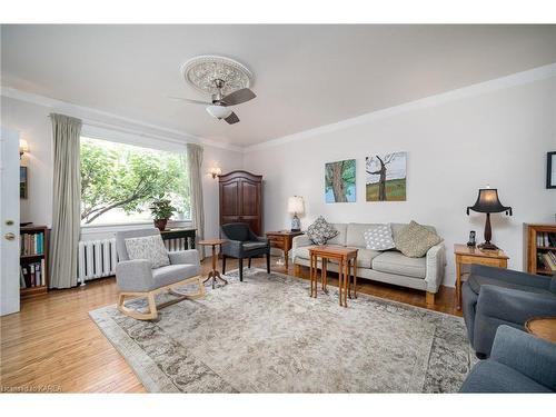 332 Main Street, Deseronto, ON - Indoor Photo Showing Living Room