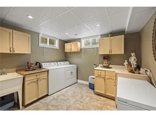 515 Davis Drive, Kingston, ON - Indoor Photo Showing Laundry Room