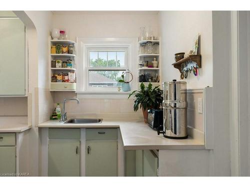 120 Dundas Street, Kingston, ON - Indoor Photo Showing Kitchen