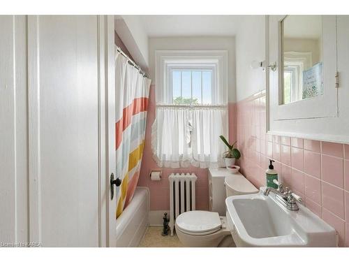 120 Dundas Street, Kingston, ON - Indoor Photo Showing Bathroom