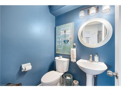548 Quail Court, Kingston, ON - Indoor Photo Showing Bathroom