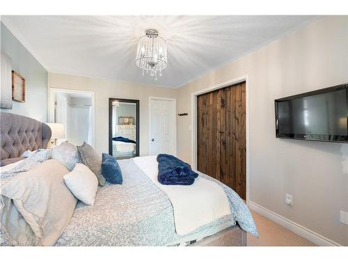 548 Quail Court, Kingston, ON - Indoor Photo Showing Bedroom