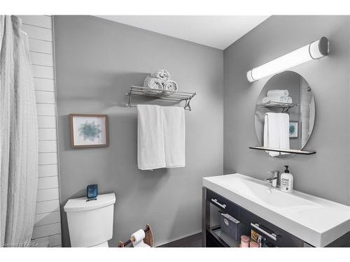 548 Quail Court, Kingston, ON - Indoor Photo Showing Bathroom
