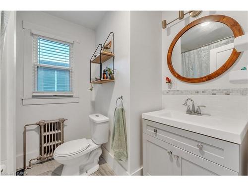 74 Third Avenue, Kingston, ON - Indoor Photo Showing Bathroom
