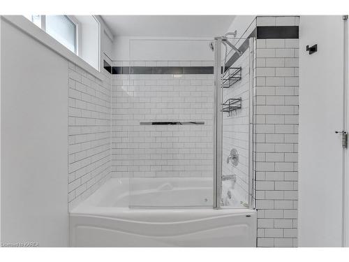 74 Third Avenue, Kingston, ON - Indoor Photo Showing Bathroom