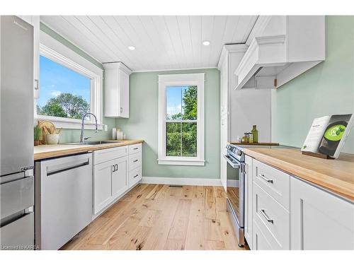 1573 Shales Road, Perth Road Village, ON - Indoor Photo Showing Kitchen