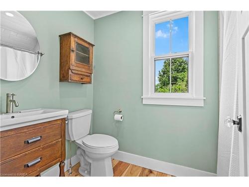 1573 Shales Road, Perth Road Village, ON - Indoor Photo Showing Bathroom