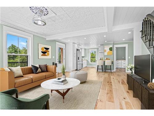 1573 Shales Road, Perth Road Village, ON - Indoor Photo Showing Living Room