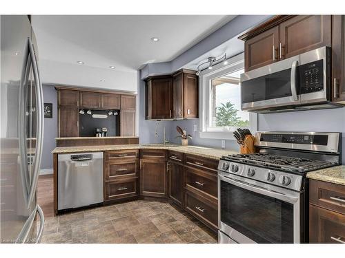 540 Citation Crescent, Kingston, ON - Indoor Photo Showing Kitchen With Upgraded Kitchen