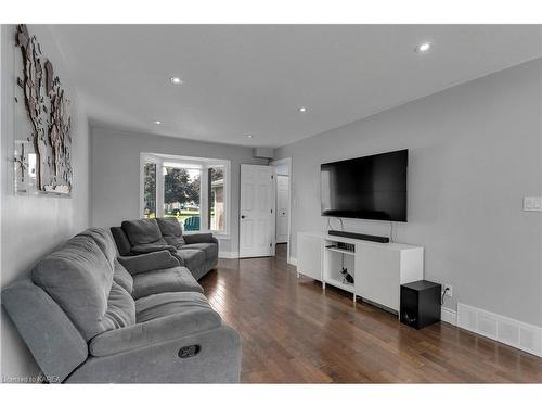 540 Citation Crescent, Kingston, ON - Indoor Photo Showing Living Room