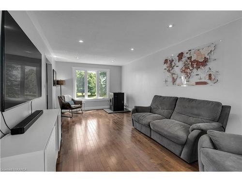 540 Citation Crescent, Kingston, ON - Indoor Photo Showing Living Room