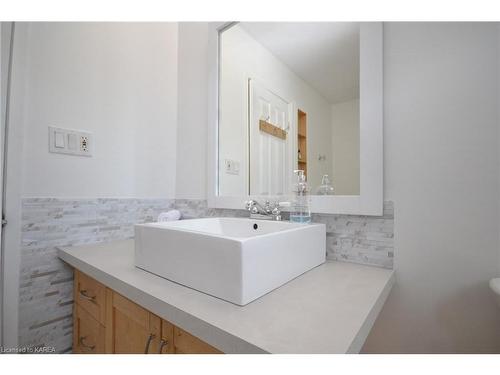 1099 Pinewood Place, Kingston, ON - Indoor Photo Showing Bathroom