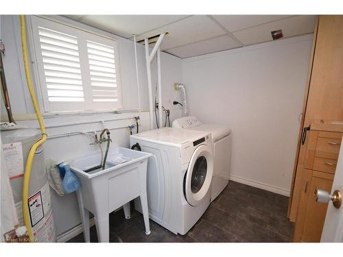 1099 Pinewood Place, Kingston, ON - Indoor Photo Showing Laundry Room