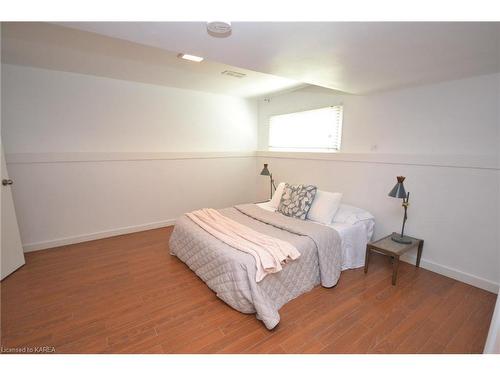 1099 Pinewood Place, Kingston, ON - Indoor Photo Showing Bedroom