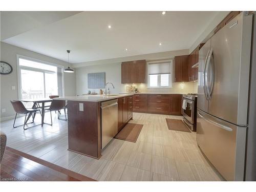 621 Halloway Drive, Kingston, ON - Indoor Photo Showing Kitchen With Upgraded Kitchen