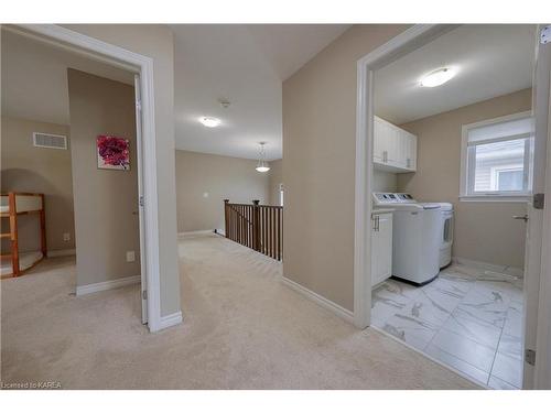 621 Halloway Drive, Kingston, ON - Indoor Photo Showing Laundry Room
