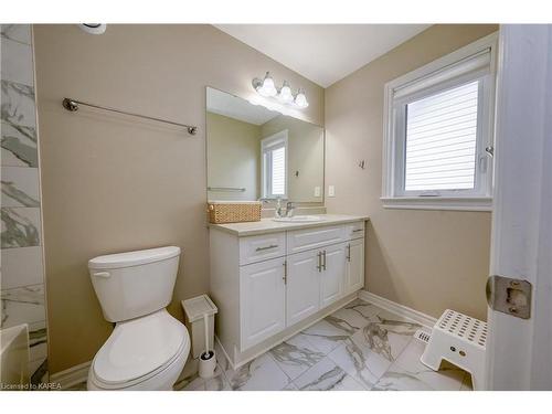 621 Halloway Drive, Kingston, ON - Indoor Photo Showing Bathroom