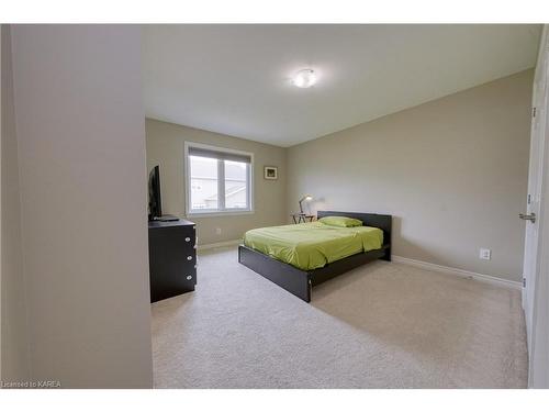 621 Halloway Drive, Kingston, ON - Indoor Photo Showing Bedroom