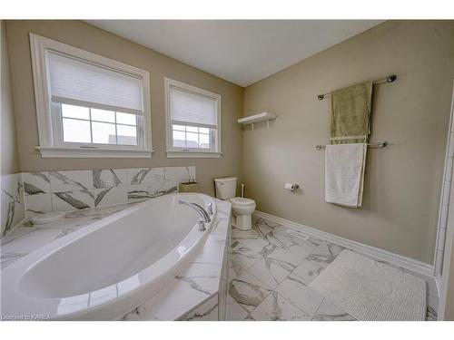 621 Halloway Drive, Kingston, ON - Indoor Photo Showing Bathroom