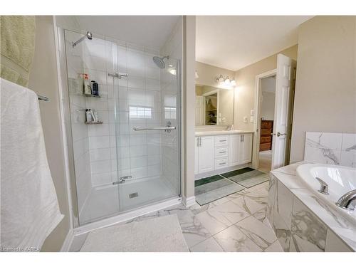 621 Halloway Drive, Kingston, ON - Indoor Photo Showing Bathroom