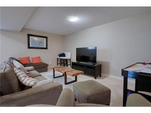 621 Halloway Drive, Kingston, ON - Indoor Photo Showing Living Room