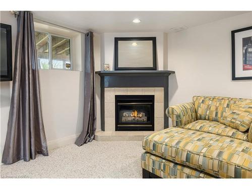 179 Toronto Street, Kingston, ON - Indoor Photo Showing Living Room With Fireplace
