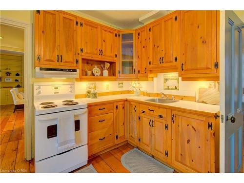 162 Mowat Avenue, Kingston, ON - Indoor Photo Showing Kitchen