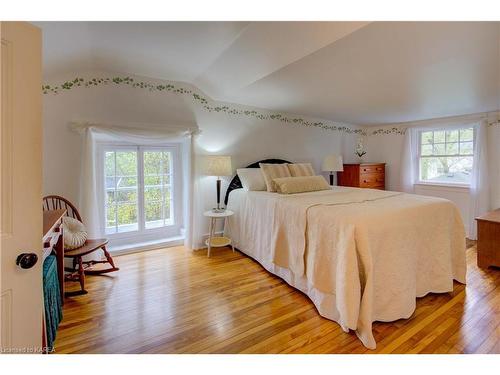 162 Mowat Avenue, Kingston, ON - Indoor Photo Showing Bedroom