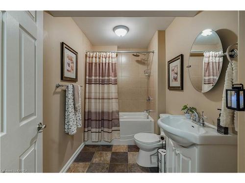 1231 Amanda Court, Kingston, ON - Indoor Photo Showing Bathroom