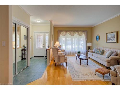 351 Emerald Street, Kingston, ON - Indoor Photo Showing Living Room