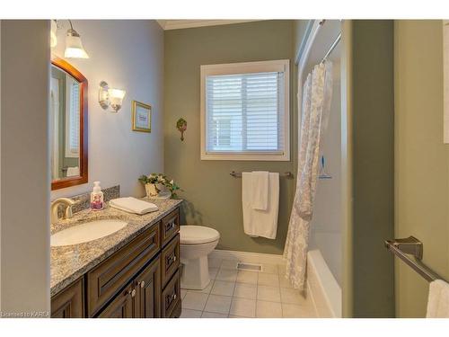 351 Emerald Street, Kingston, ON - Indoor Photo Showing Bathroom