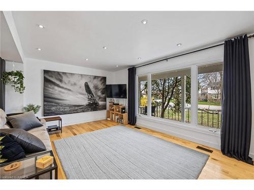 99 Queen Mary Road, Kingston, ON - Indoor Photo Showing Living Room