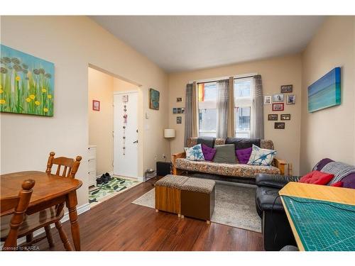 240 Wellington Street, Kingston, ON - Indoor Photo Showing Living Room