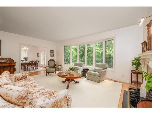 35 Riverside Drive, Kingston, ON - Indoor Photo Showing Living Room