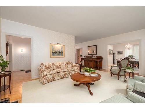 35 Riverside Drive, Kingston, ON - Indoor Photo Showing Living Room