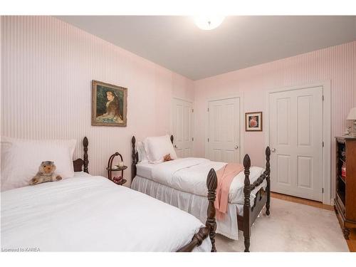 35 Riverside Drive, Kingston, ON - Indoor Photo Showing Bedroom