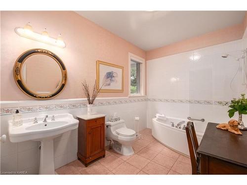 35 Riverside Drive, Kingston, ON - Indoor Photo Showing Bathroom