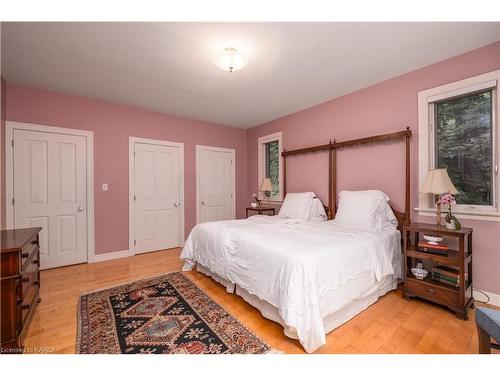 35 Riverside Drive, Kingston, ON - Indoor Photo Showing Bedroom