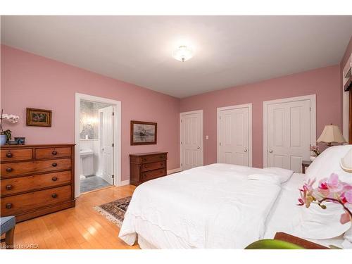 35 Riverside Drive, Kingston, ON - Indoor Photo Showing Bedroom